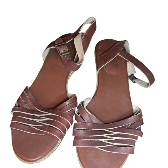 Sandals - Picture 2 of 2